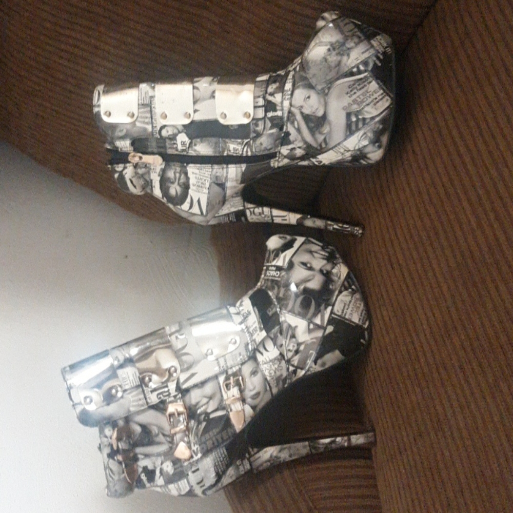 High ankle platform boot